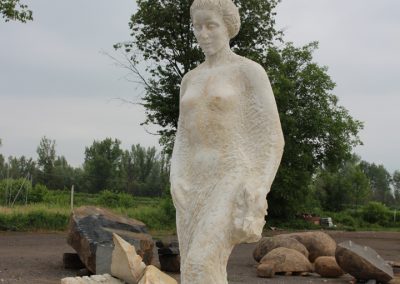 Jitka Kusova "Gloria", homokkő,1,8 m, Visk