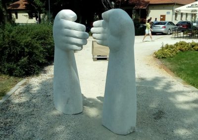 Piotr Bies "Hands"
